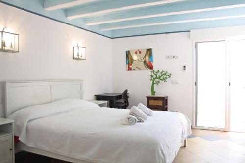 LaTorre seafront villa