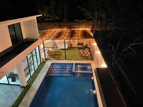 an overhead view of a swimming pool at night at CASA VS Casa nueva con alberca jacuzzi y jardín in Gallinero