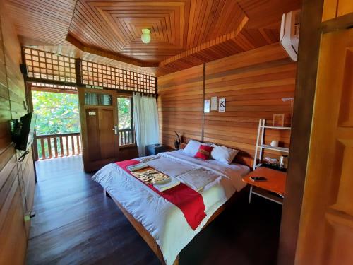 Postel nebo postele na pokoji v ubytování HOTEL BESAR BULAN BARU - Senggigi