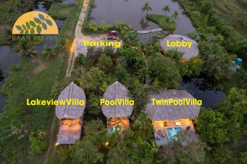 an aerial view of a resort with the names of its resorts at Villa Baan Pak Pra in Ban Pak Pra (1)