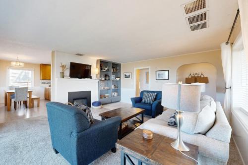 Μια τηλεόραση ή/και κέντρο ψυχαγωγίας στο Hallie House MCA 314
