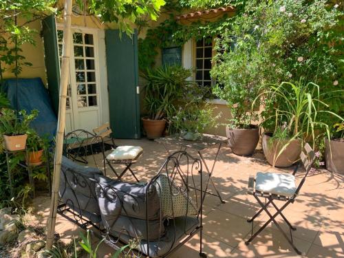 Κήπος έξω από το Un joyau caché au bord de la mer