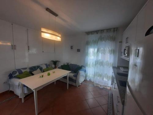 a living room with a couch and a table at apartamento Atlanta in Chipiona