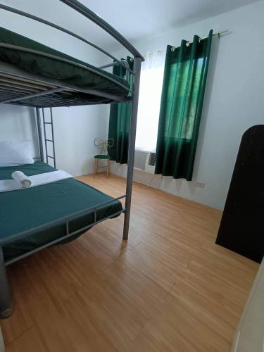 Ένα ή περισσότερα κρεβάτια σε δωμάτιο στο Ecowest Condo beside SM Mall