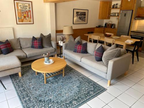 Central Morzine, Spacious 2 Bedroom Family Apartment