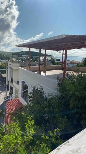a view of a building with a wooden roof at Diver's Den Casa en renta en Puerto Ayora , Islas Galapagos in Puerto Ayora