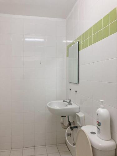 Ένα μπάνιο στο NR Crescent Homestay