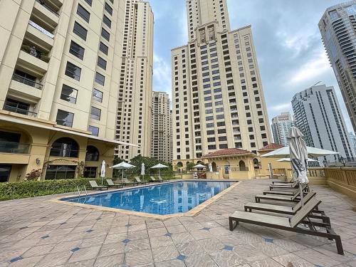 Fotografie z fotogalerie ubytování Huge Apartment Super close to the beach! v Dubaji