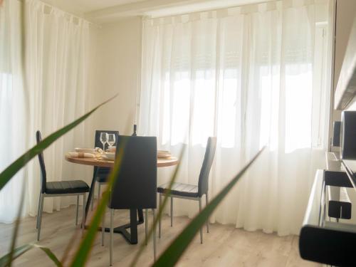 a dining room with a table and chairs and a window at Apartman Imperial in Gospić