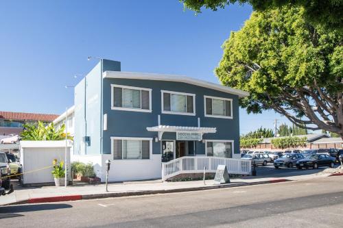 a blue building on the side of a street at Ocean Park Hotel in Los Angeles