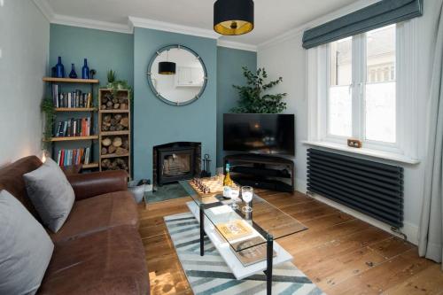a living room with a couch and a table at Captain's Cottage - 1BR, Garden, 2-Min Walk to High St in Cowes