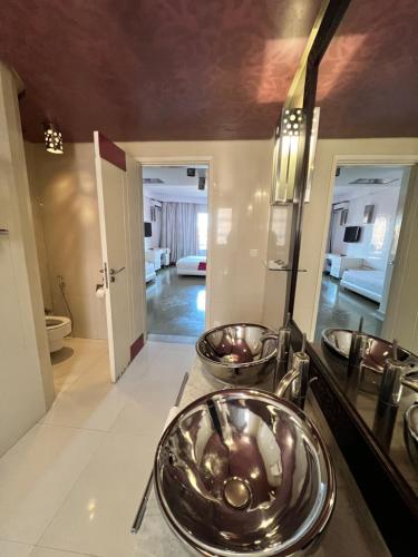 a bathroom with two sinks in a room at La Renaissance hôtel Marrakech in Marrakech