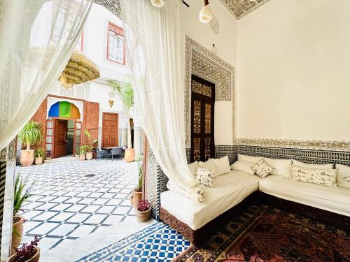 Posezení v ubytování Riad Zawiyat Fes