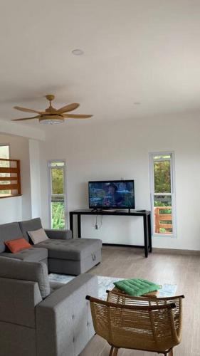 Gallery image of Vista al mar alojamiento familiar Villa Palmetto in Gravel Bay