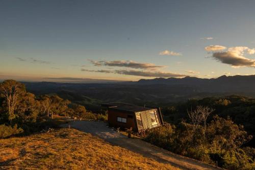 Landskap semula jadi dekat dengan chalet