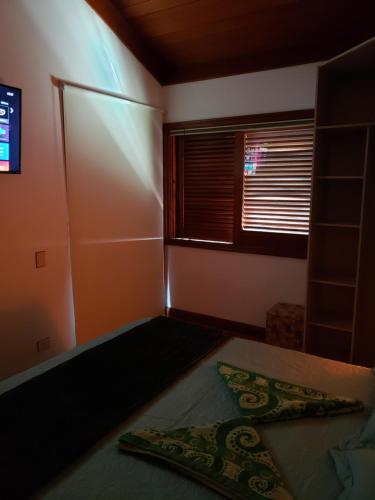 a small room with a bed and a window at Pousada Monte Sião in Sao Paulo