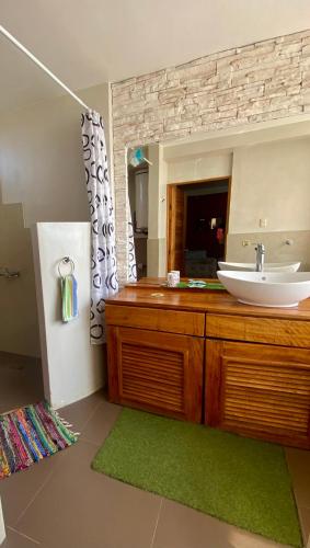 a bathroom with a sink and a mirror at Surf House Chicama in Puerto Chicama