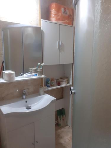 a bathroom with a sink and a mirror at Apartament PARTER in Slănic-Moldova