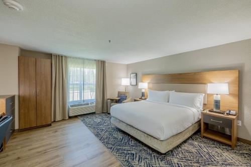 Ένα ή περισσότερα κρεβάτια σε δωμάτιο στο Candlewood Suites Wichita Northwest by IHG