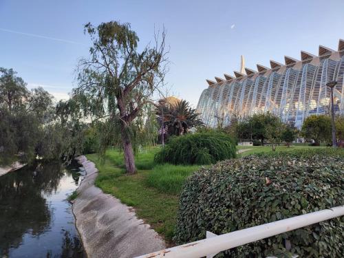 Turia Gardens Rooms - Authentic Valencia Downtown Parklife - VLC Urban Rental