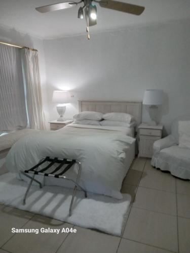Ένα ή περισσότερα κρεβάτια σε δωμάτιο στο Emerald Guest House Springs