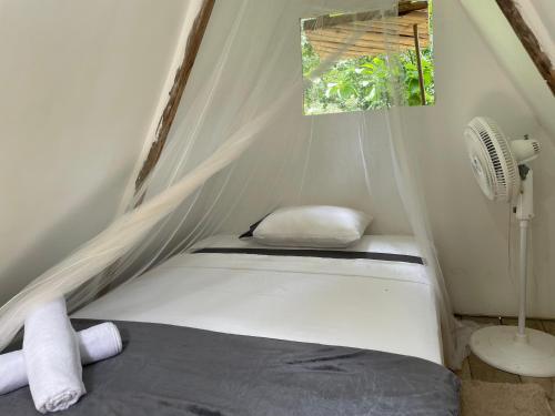 Cascada escondida glampingにあるベッド