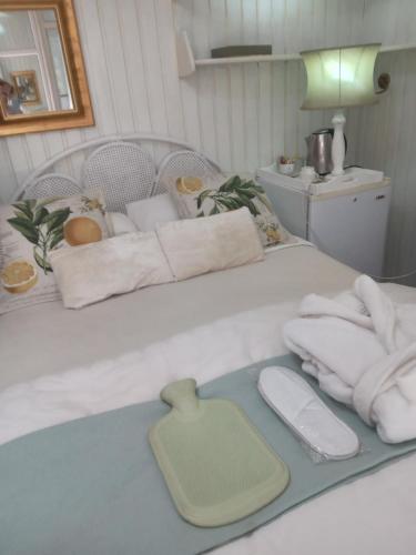 Ένα ή περισσότερα κρεβάτια σε δωμάτιο στο Emerald Guest House Springs