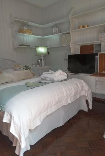 Ένα ή περισσότερα κρεβάτια σε δωμάτιο στο Emerald Guest House Springs