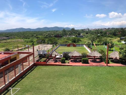 Pemandangan gunung umum atau pemandangan gunung yang diambil dari hotel