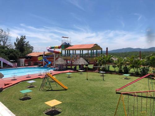 Kolam renang di atau dekat dengan Hotel y Balneario San Fernando