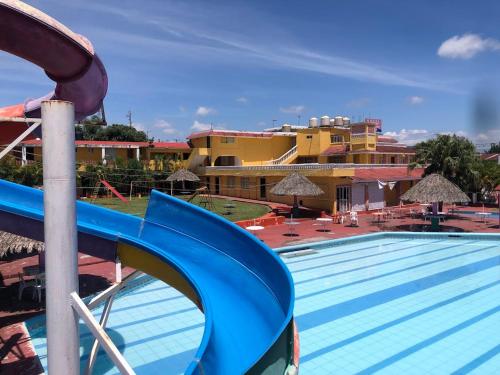 Kolam renang di atau dekat dengan Hotel y Balneario San Fernando