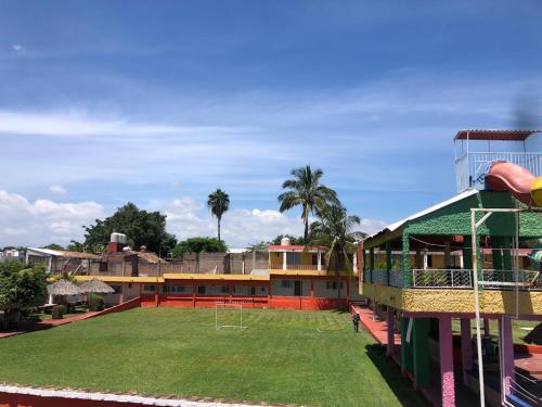 Taman di luar Hotel y Balneario San Fernando