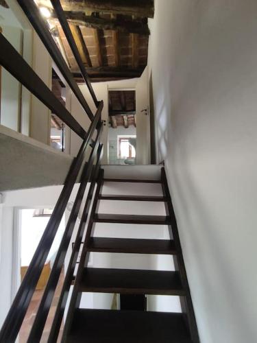 a staircase in a building with a stair case at Mozzafiato Casa Collina in Conzano