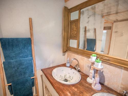 a bathroom with a sink and a mirror at La Pinede in Faucon