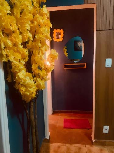 a hallway with a yellow tree with yellow flowers at Brás, Expo Center Norte, Vinho e Estacionamento Gráris, até 7 pessoas, Cozinha, ao lado do polo compras, tiers, valtier, feirinha in Sao Paulo