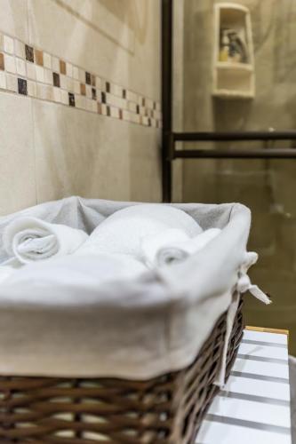 a basket filled with towels sitting on a table at Green Villas Tamarindo in Tamarindo