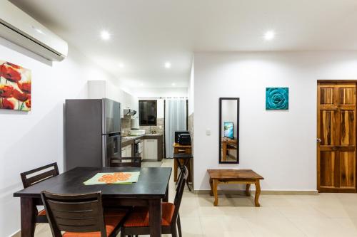 a kitchen and dining room with a table and chairs at Green Villas Tamarindo in Tamarindo