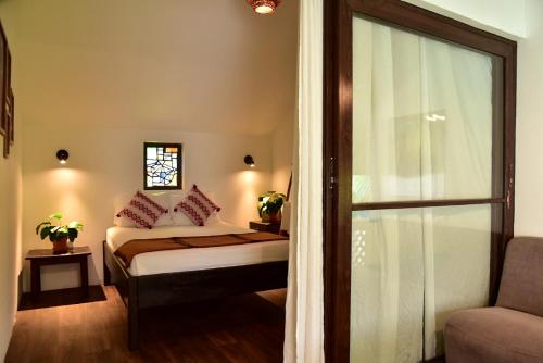 a small bedroom with a bed and a window at Los Amigos Hostel in Flores