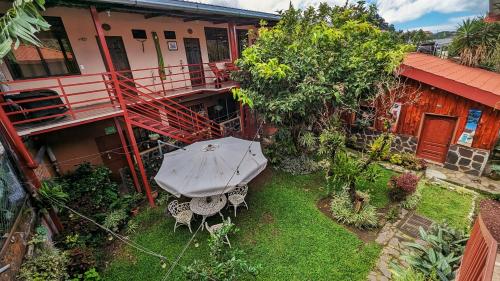 Taman di luar 1961 Los Naranjos Hostal