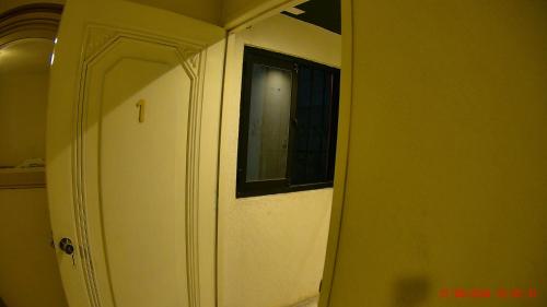 a hallway with a door and a window in a room at Hotel San Antonio Guanajuato in Guanajuato