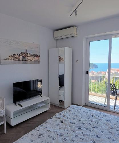Foto Studio with Sea & City Views 5