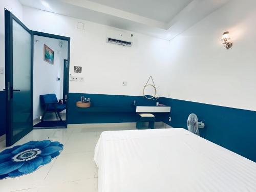 Phòng tắm tại Khách Sạn Tây Ninh LaNa