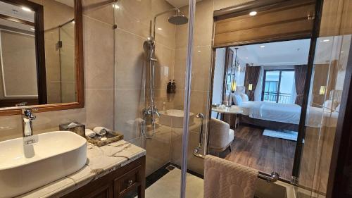 Ένα μπάνιο στο Royal Phoenix Hotel Bac Ninh