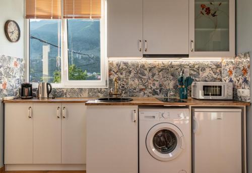 Kuchyň nebo kuchyňský kout v ubytování Manoni Ratiani's Guesthouse