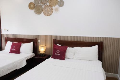 Ένα ή περισσότερα κρεβάτια σε δωμάτιο στο Minh Khue Hotel