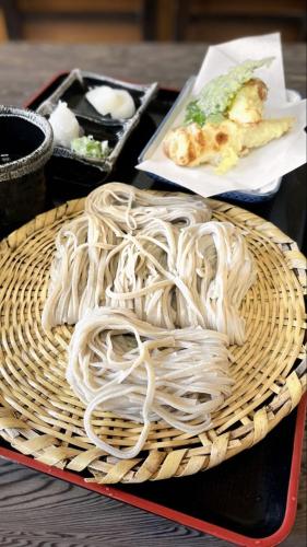 別荘の敷地内または近くでの食事または食べ物