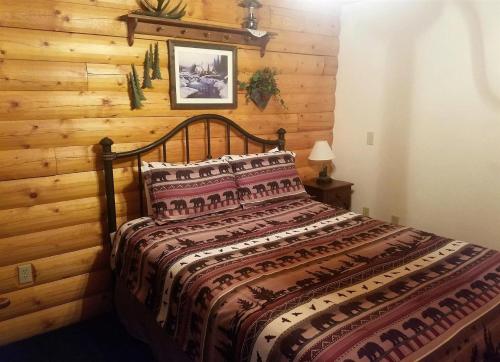 Postel nebo postele na pokoji v ubytování The Grizz