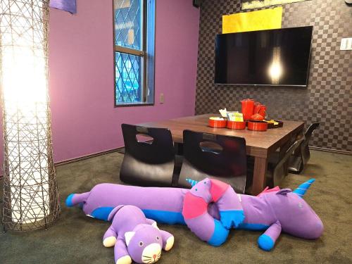 a room with a table with a stuffed animal on the floor at ペットも泊まれる小さなお宿虎凜Korin in Nagoya