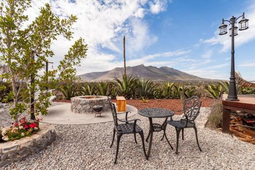 a patio with a table and chairs and a fire pit at Domo de Lujo Cerca a Tolantongo in Cardonal