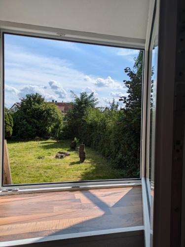 a window view of a yard from a house at Gemütlicher Glücksplatz in Frielendorf